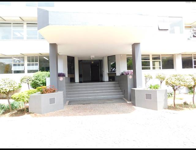 1,005M² OFFICE TO LET IN FERNDALE